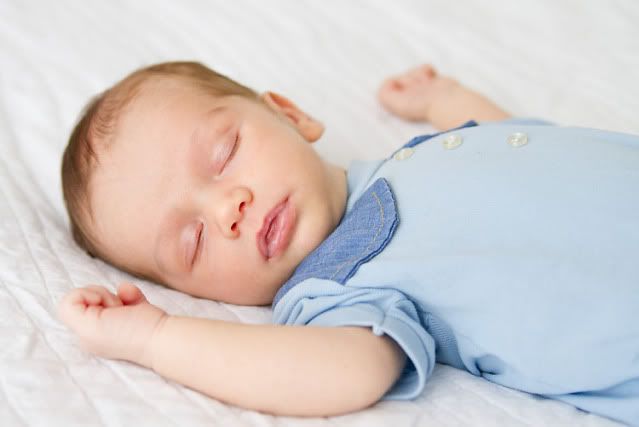 “newborn lifestyle photography 