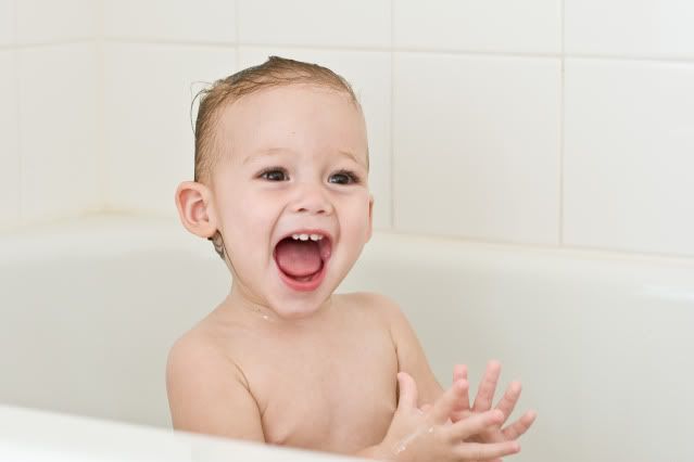 family photography bath time pictures