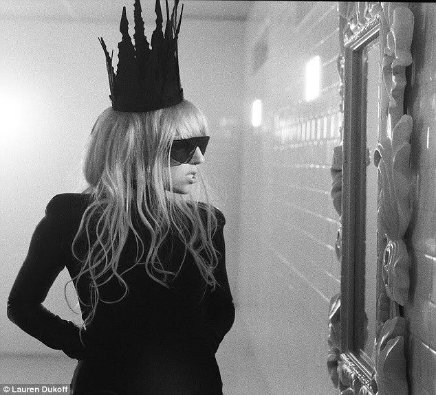 Lady-Gaga-mirror.jpg